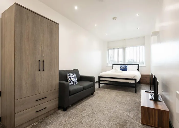 Spacious Studio Apartment In Central Hull